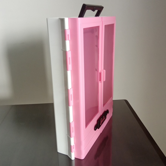 2018 Mattel Barbie Foldable Closet clothes storage - Picture 2 of 6